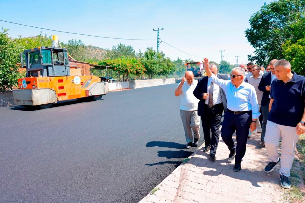 Başkan Büyükkılıç, Sazyolu Caddesi’ndeki asfalt yenileme çalışmalarını inceledi