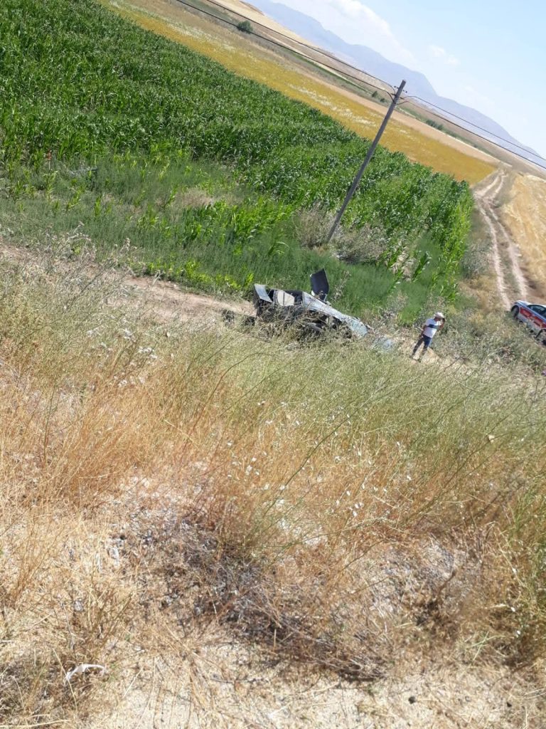 Bünyan’da otomobil tarlaya devrildi: Baba-oğul hayatını kaybetti