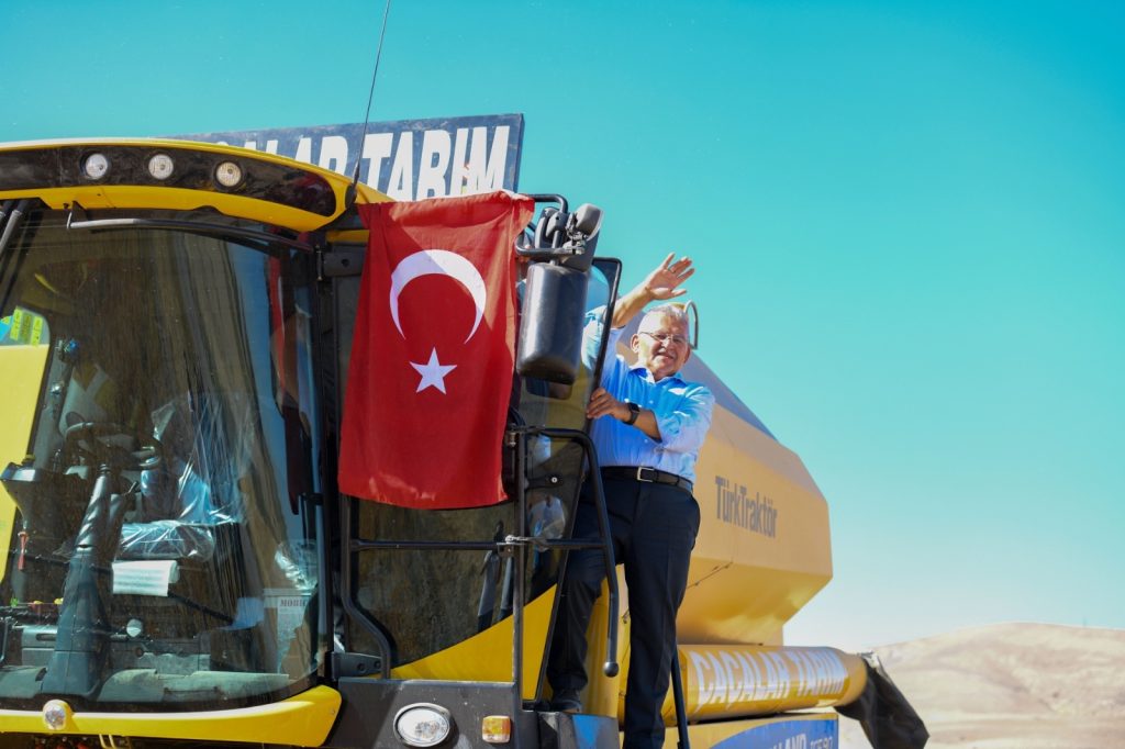 Büyükşehir’in tohum desteğinin sonuçları Hasancı Mahallesi’nde incelendi