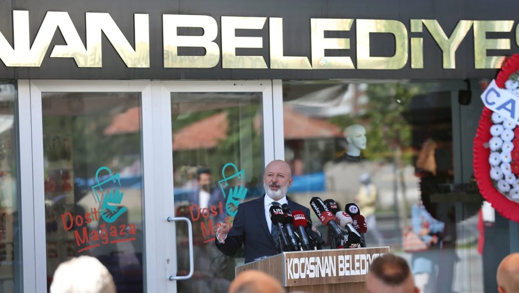 Kocasinan Belediyesi 229 vatandaşın evine sıcak yemek ulaştırıyor