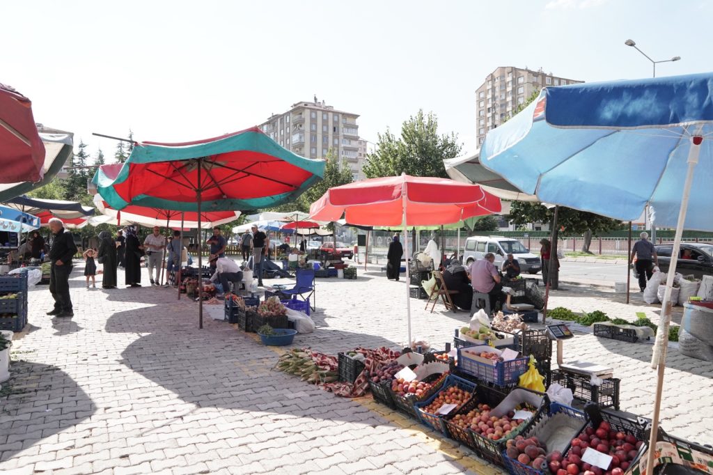 Melikgazi’de üretici pazarları vatandaşları organik ürünlerle buluşturuyor