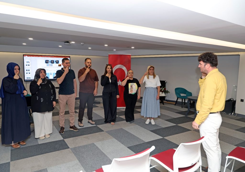 Talas Belediyesi personeline işaret dili eğitimi