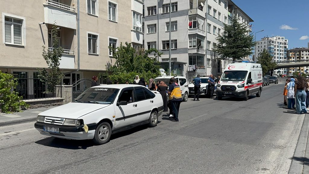 Otomobilin çarptığı 10 yaşındaki çocuk yaralandı