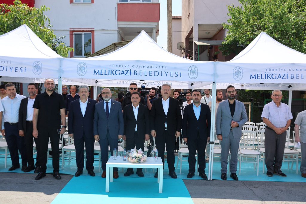 Melikgazi’de Hayrat Cami ibadete açıldı