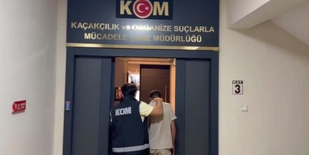 Kayseri’de kaçak sigara ve 330 kilo nargile tütünü ele geçirildi
