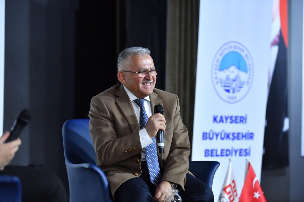 Başkan Büyükkılıç’tan Kayseri’deki üniversitelere yerleşecek öğrencilere tebrik