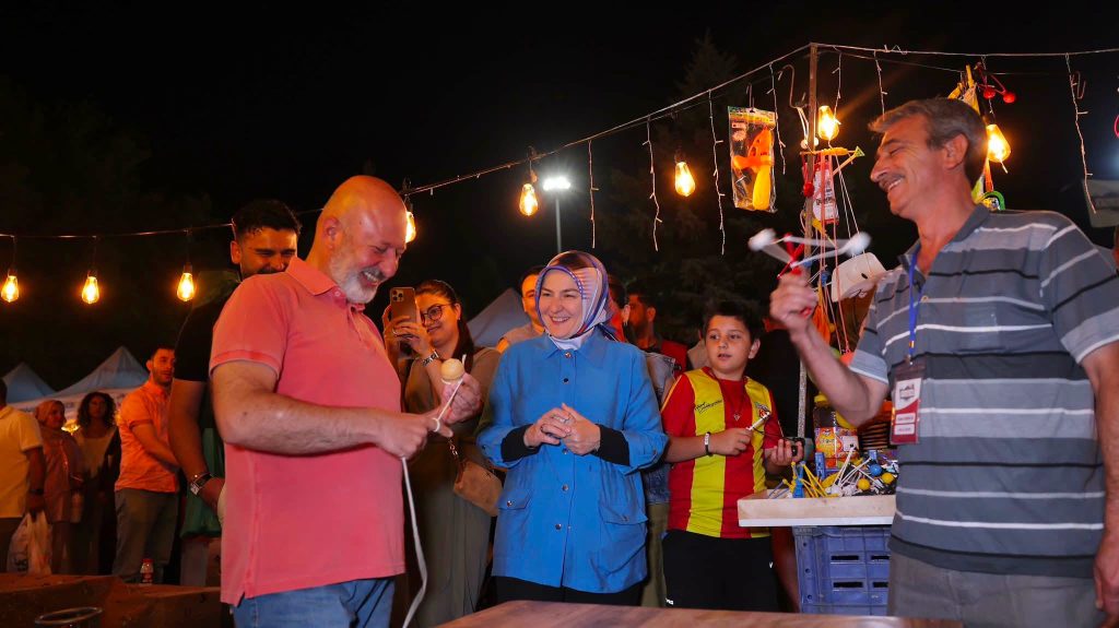 Fuar 38’de Yeşilçam Rüzgârı: ‘Neşeli Günler’ Kayserililerle Buluştu
