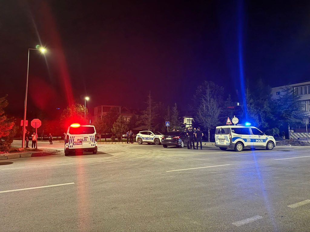 Akrabalar arasında bıçaklı kavga: 1 yaralı