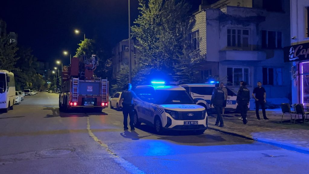 Apartmanda yanık kokusu ihbarı ekipleri harekete geçirdi
