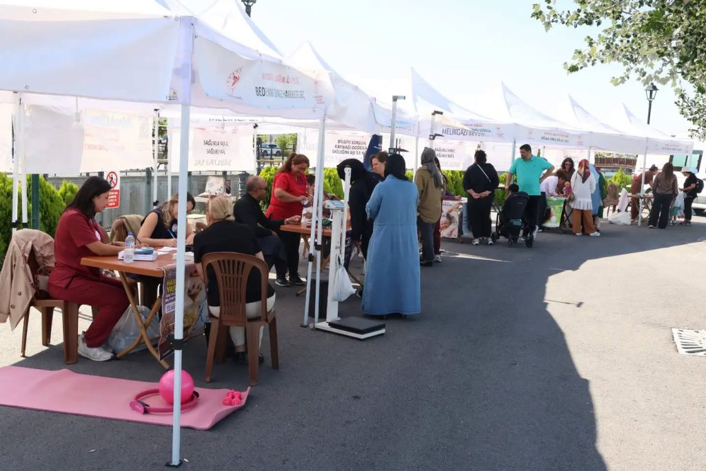 Halk Sağlığı Haftası’nda vatandaşlara sağlık bilgilendirmesi